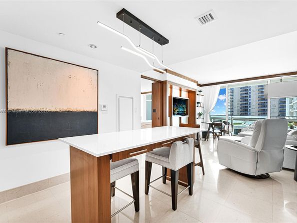 6801 Collins Ave 811 (door 810), Miami Beach FL 33141