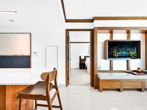 6801 Collins Ave 811 (door 810), Miami Beach FL 33141