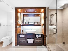 6801 Collins Ave 811 (door 810), Miami Beach FL 33141