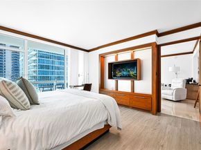 6801 Collins Ave 811 (door 810), Miami Beach FL 33141