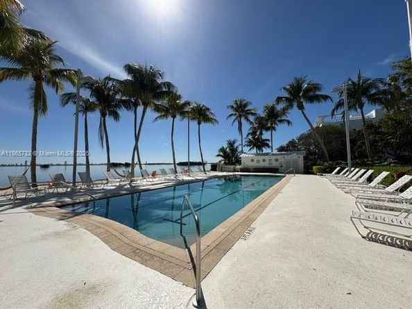 650 NE 64th St G204, Miami FL 33138