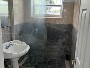 2215 NW 33rd St, Miami FL 33142