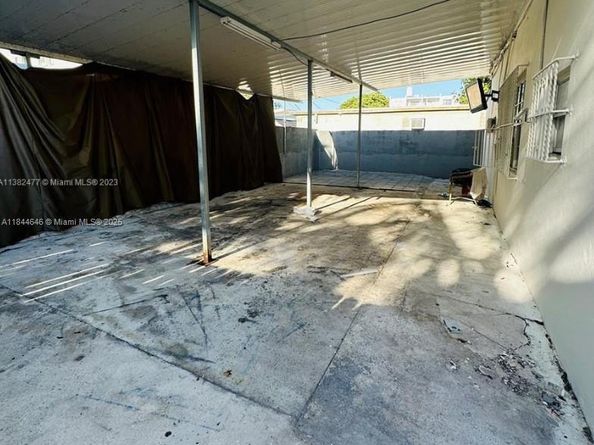 2215 NW 33rd St, Miami FL 33142