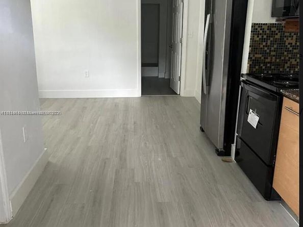2215 NW 33rd St, Miami FL 33142
