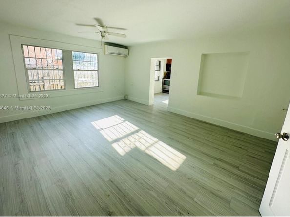 2215 NW 33rd St, Miami FL 33142