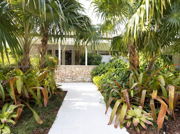 5780 Las Palmas Dr, Coral Gables FL 33156