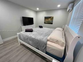 1925 Dewey St, Hollywood FL 33020