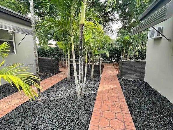 1925 Dewey St, Hollywood FL 33020