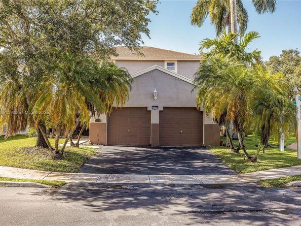 20709 NW 1st St, Pembroke Pines FL 33029