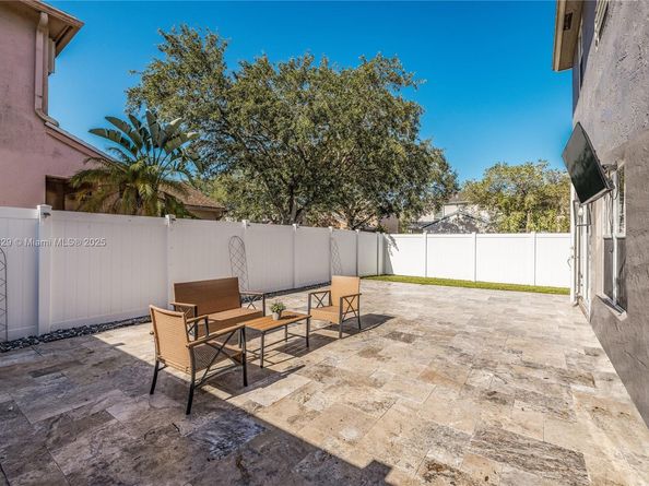 20709 NW 1st St, Pembroke Pines FL 33029