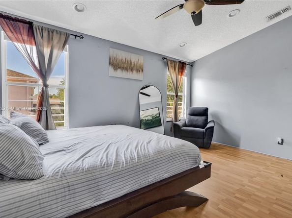 20709 NW 1st St, Pembroke Pines FL 33029