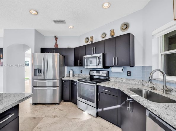 20709 NW 1st St, Pembroke Pines FL 33029