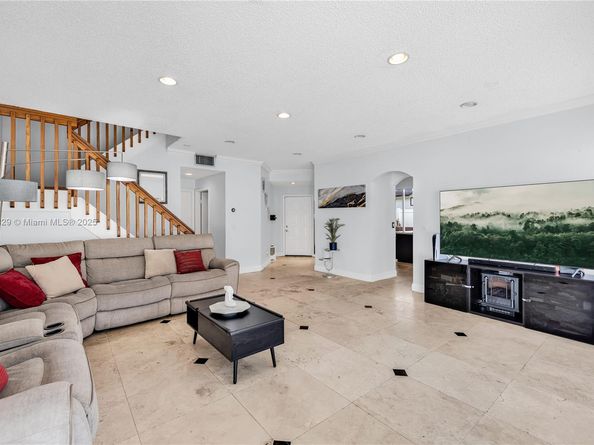 20709 NW 1st St, Pembroke Pines FL 33029