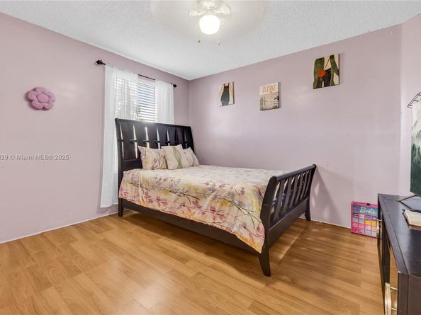 20709 NW 1st St, Pembroke Pines FL 33029