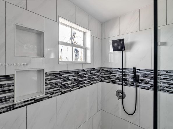 20709 NW 1st St, Pembroke Pines FL 33029