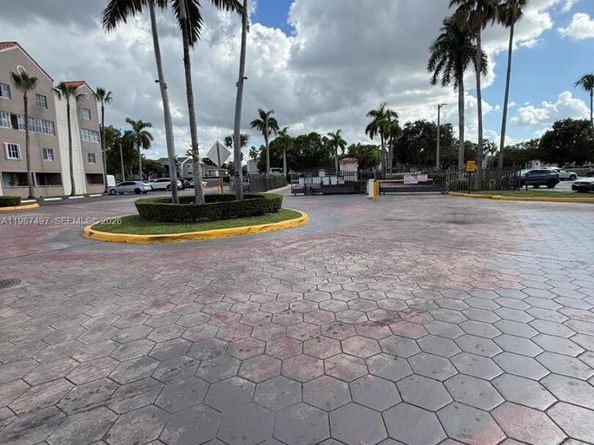 6045 NW 186th St 115, Hialeah FL 33015