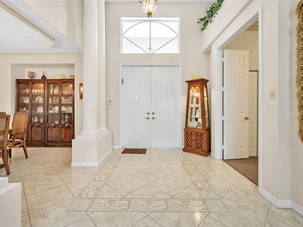 4123 W Lake Estates Dr, Davie FL 33328