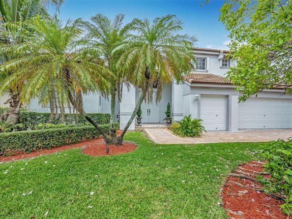 4123 W Lake Estates Dr, Davie FL 33328