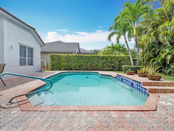 4123 W Lake Estates Dr, Davie FL 33328