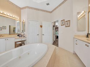 4123 W Lake Estates Dr, Davie FL 33328