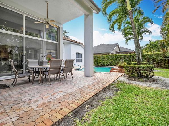 4123 W Lake Estates Dr, Davie FL 33328