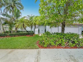 4123 W Lake Estates Dr, Davie FL 33328