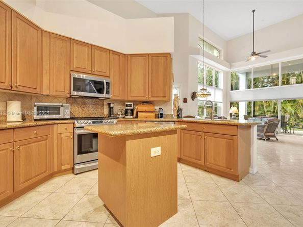 4123 W Lake Estates Dr, Davie FL 33328