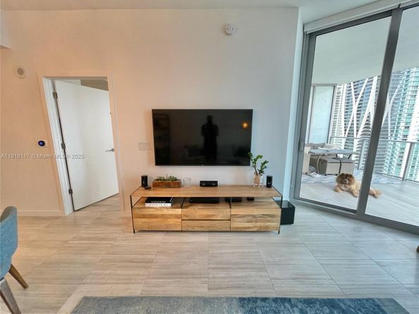 851 NE 1st Ave 2605, Miami FL 33132