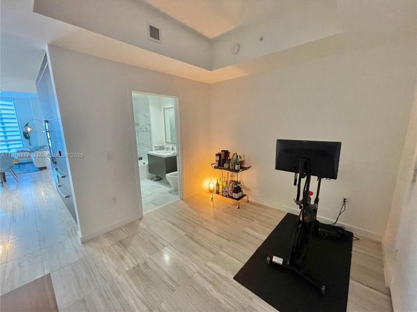 851 NE 1st Ave 2605, Miami FL 33132