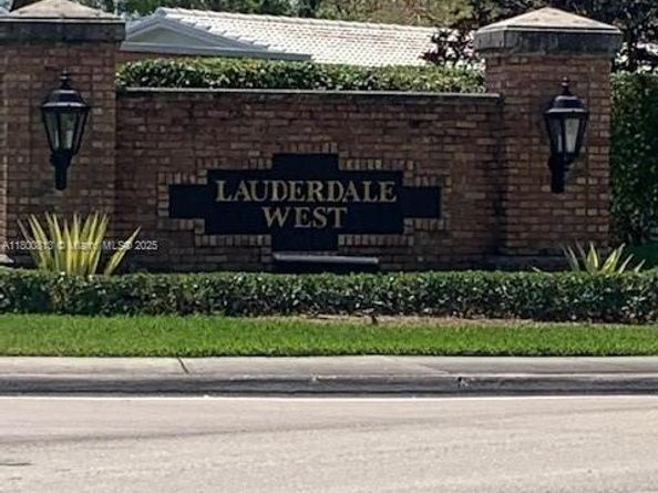 1024 NW 90th Way, Plantation FL 33322