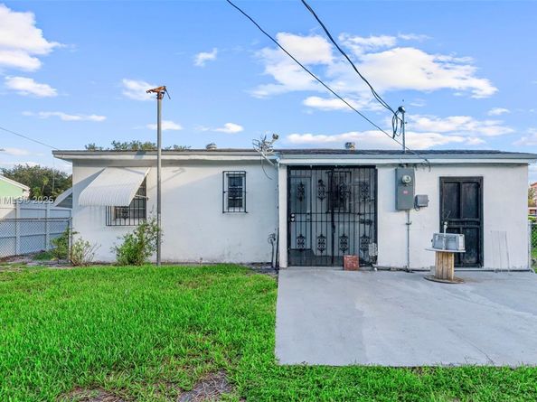 1235 NW 86th St, Miami FL 33147