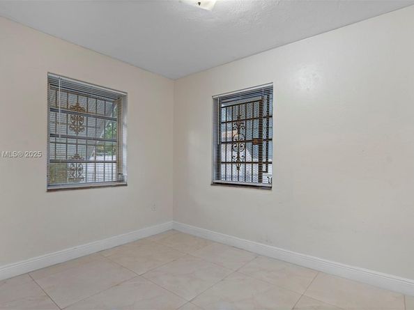 1235 NW 86th St, Miami FL 33147