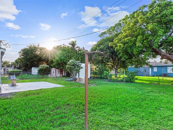 1235 NW 86th St, Miami FL 33147