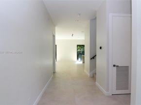 3540 Oak Ave, Miami FL 33133