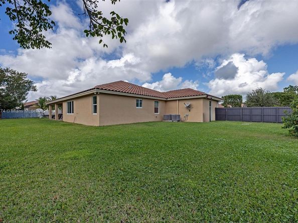 1528 NW 21st St, Homestead FL 33030