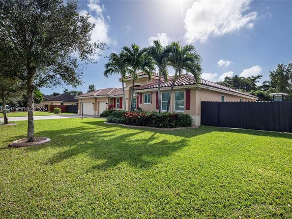 1528 NW 21st St, Homestead FL 33030