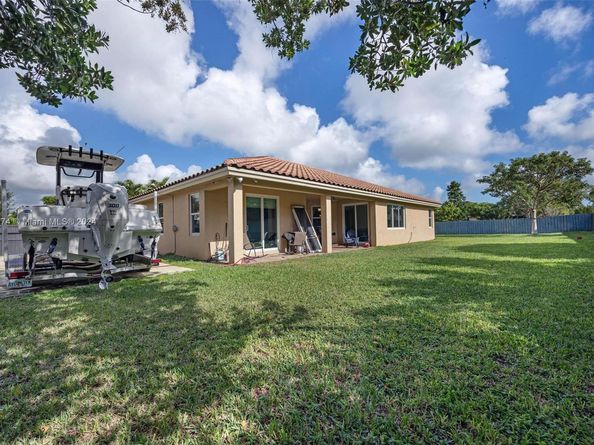 1528 NW 21st St, Homestead FL 33030