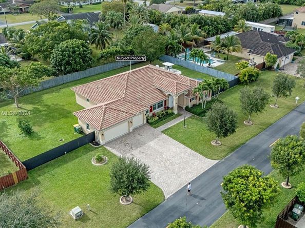 1528 NW 21st St, Homestead FL 33030