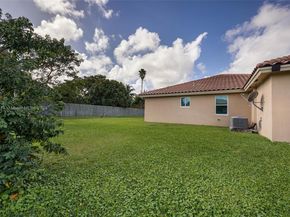1528 NW 21st St, Homestead FL 33030