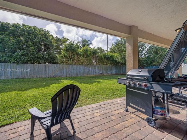 1528 NW 21st St, Homestead FL 33030