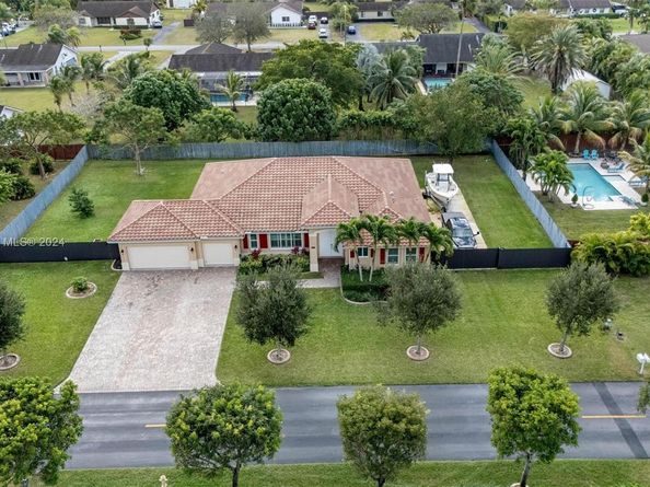 1528 NW 21st St, Homestead FL 33030