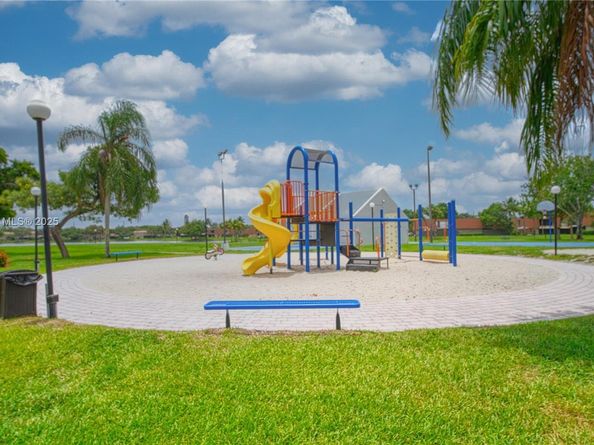 11101 SW 15th Mnr, Davie FL 33324