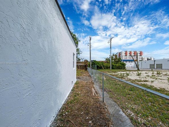 741 NW 77th Ter, Miami FL 33150