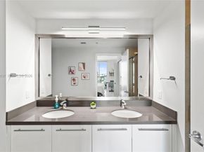 90 SW 3rd St 2706, Miami FL 33130