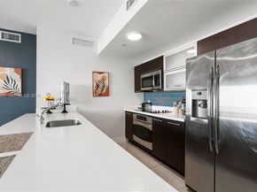 90 SW 3rd St 2706, Miami FL 33130