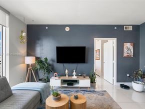 90 SW 3rd St 2706, Miami FL 33130