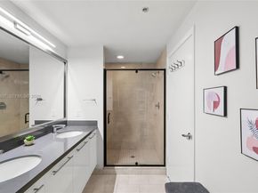 90 SW 3rd St 2706, Miami FL 33130