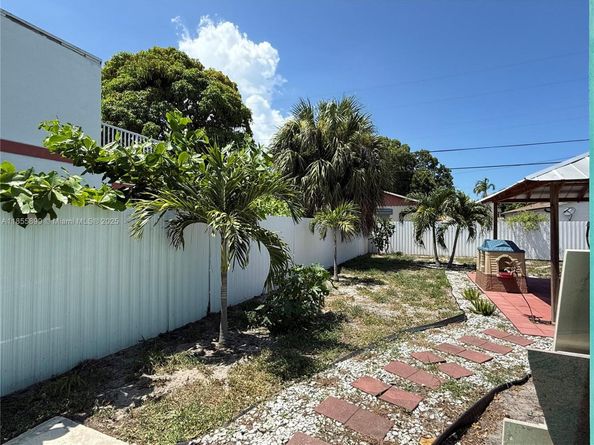 733 45th St, West Palm Beach FL 33407