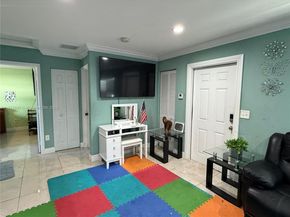 733 45th St, West Palm Beach FL 33407