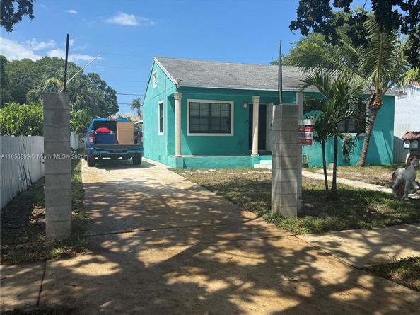 733 45th St, West Palm Beach FL 33407